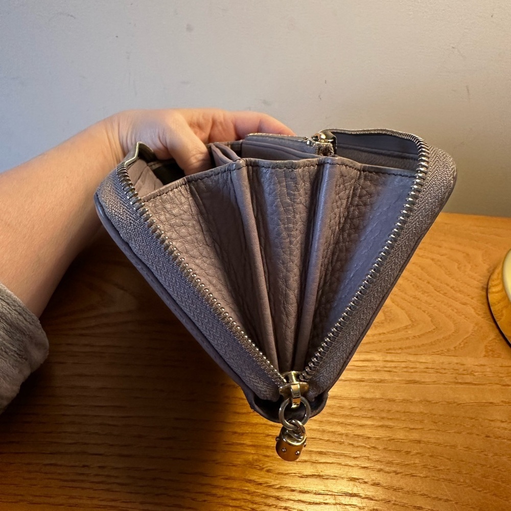 Gucci Mauve Leather Soho Zip Wallet - Picture 11 of 11